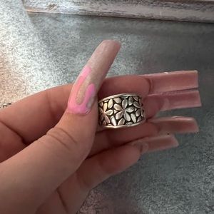 James avery floral ring